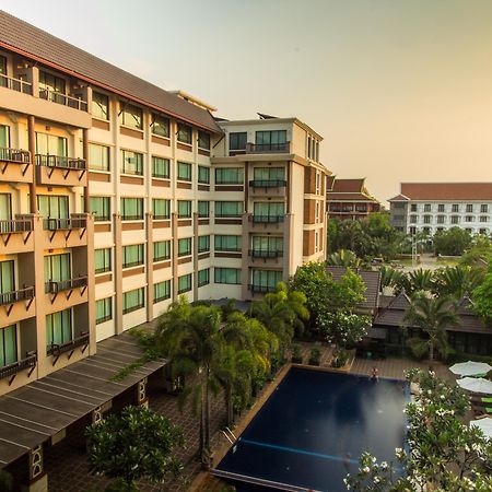 Royal Empire Premium Hotel Siem Reap Bagian luar foto