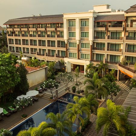 Royal Empire Premium Hotel Siem Reap Bagian luar foto
