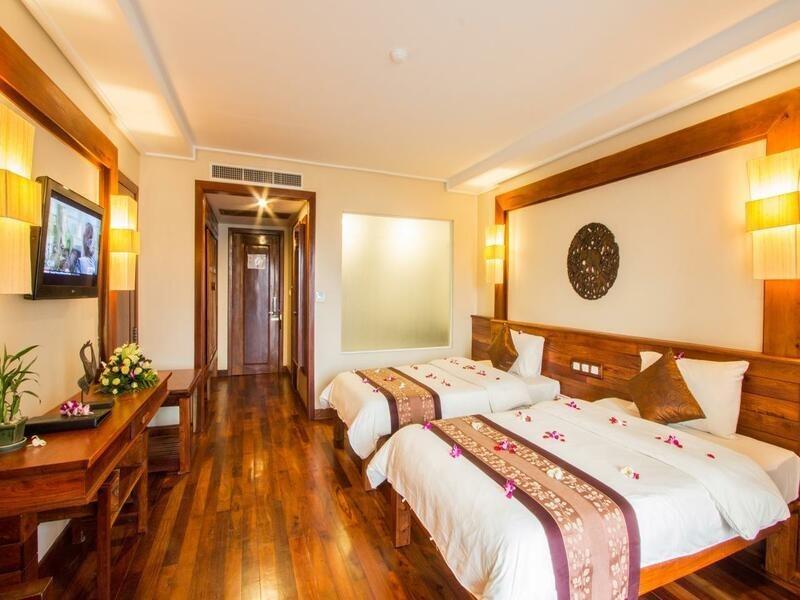 Royal Empire Premium Hotel Siem Reap Bagian luar foto