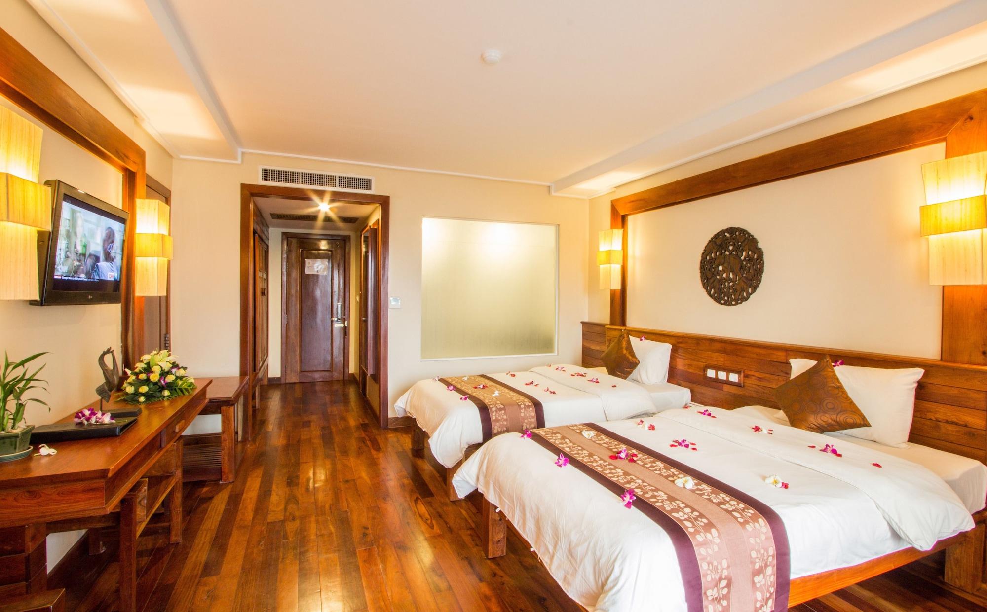 Royal Empire Premium Hotel Siem Reap Bagian luar foto