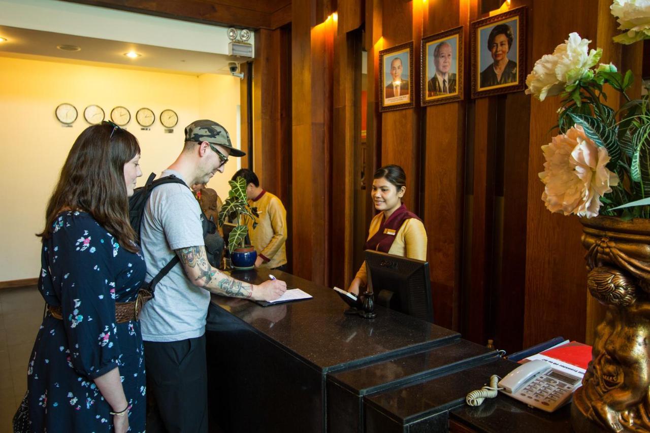 Royal Empire Premium Hotel Siem Reap Bagian luar foto
