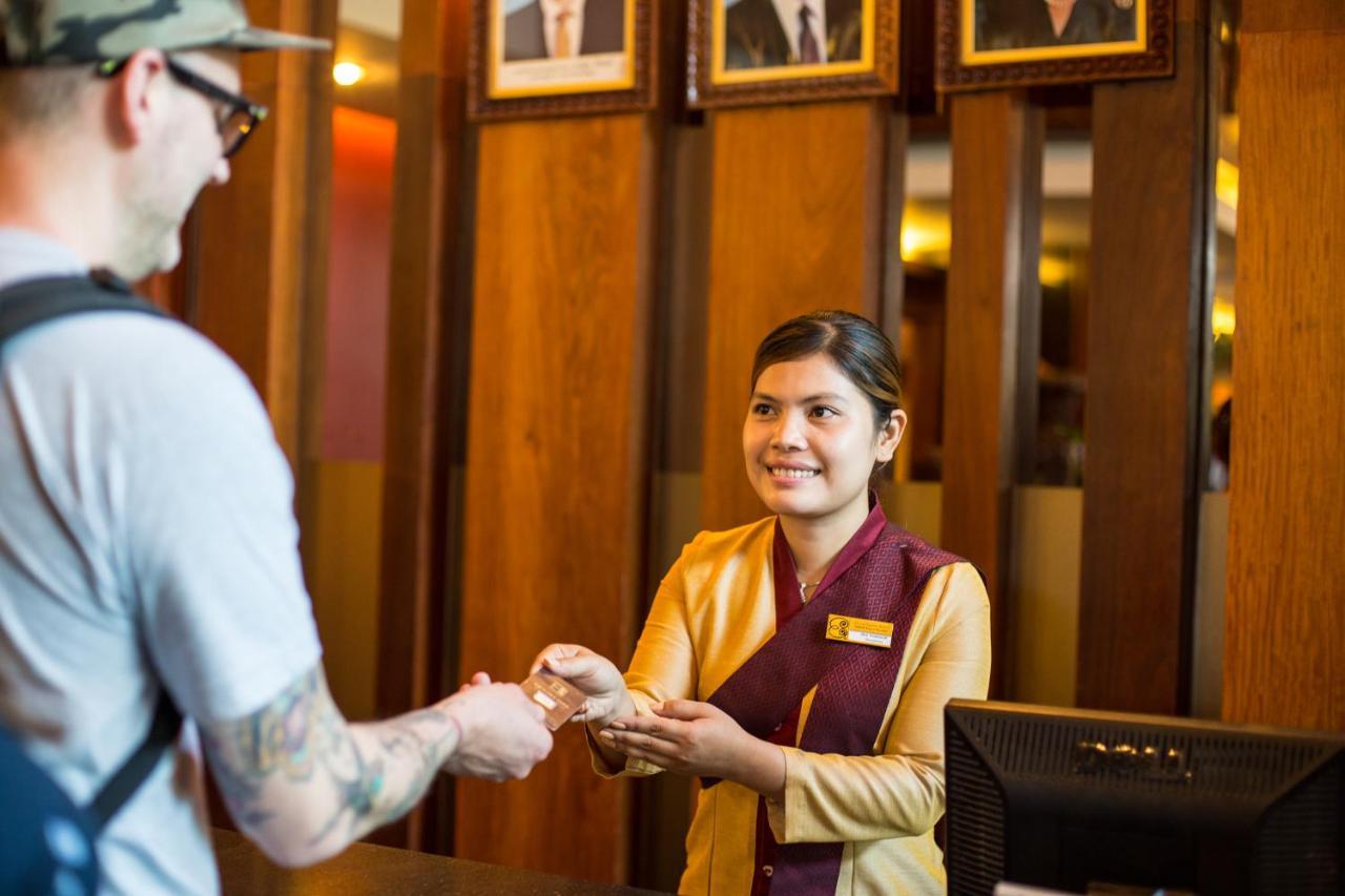 Royal Empire Premium Hotel Siem Reap Bagian luar foto