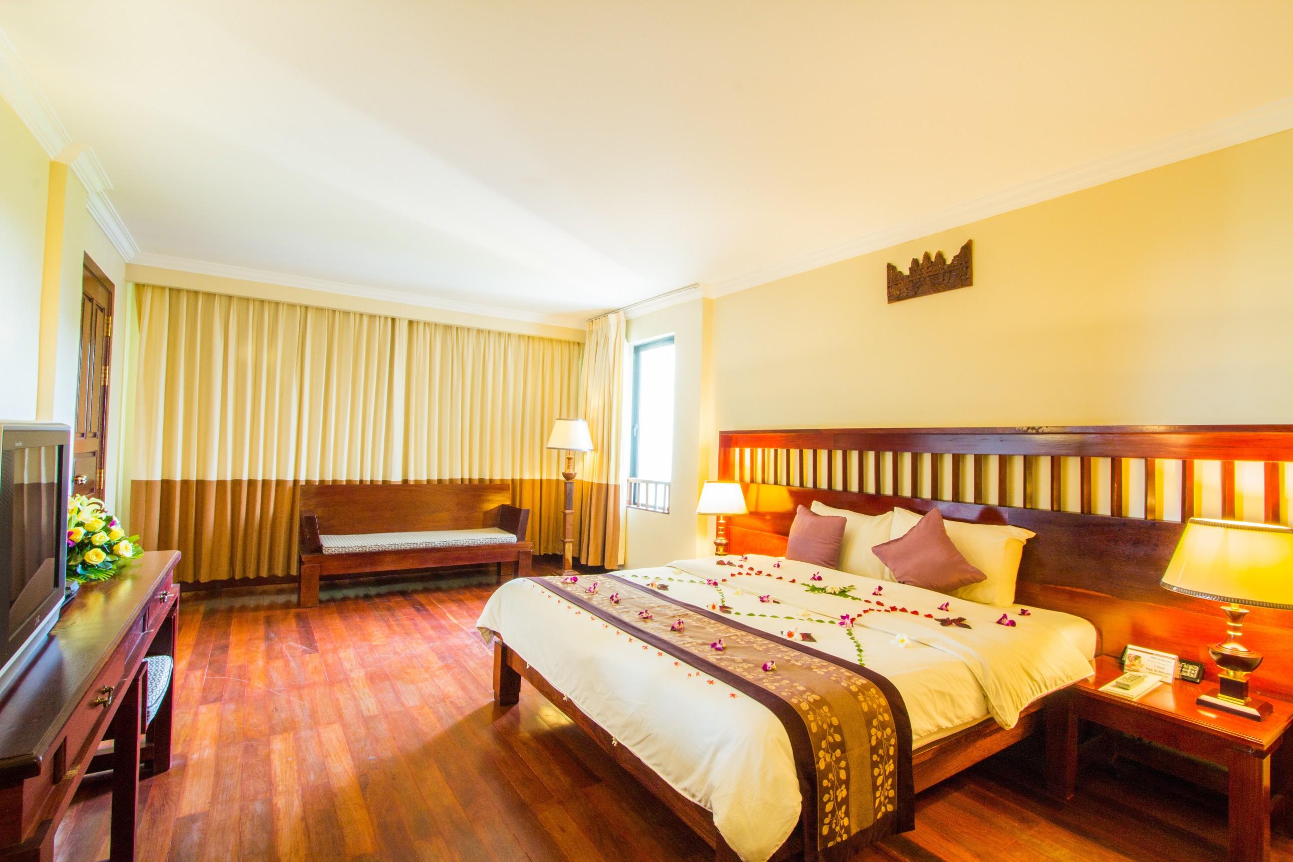 Royal Empire Premium Hotel Siem Reap Bagian luar foto