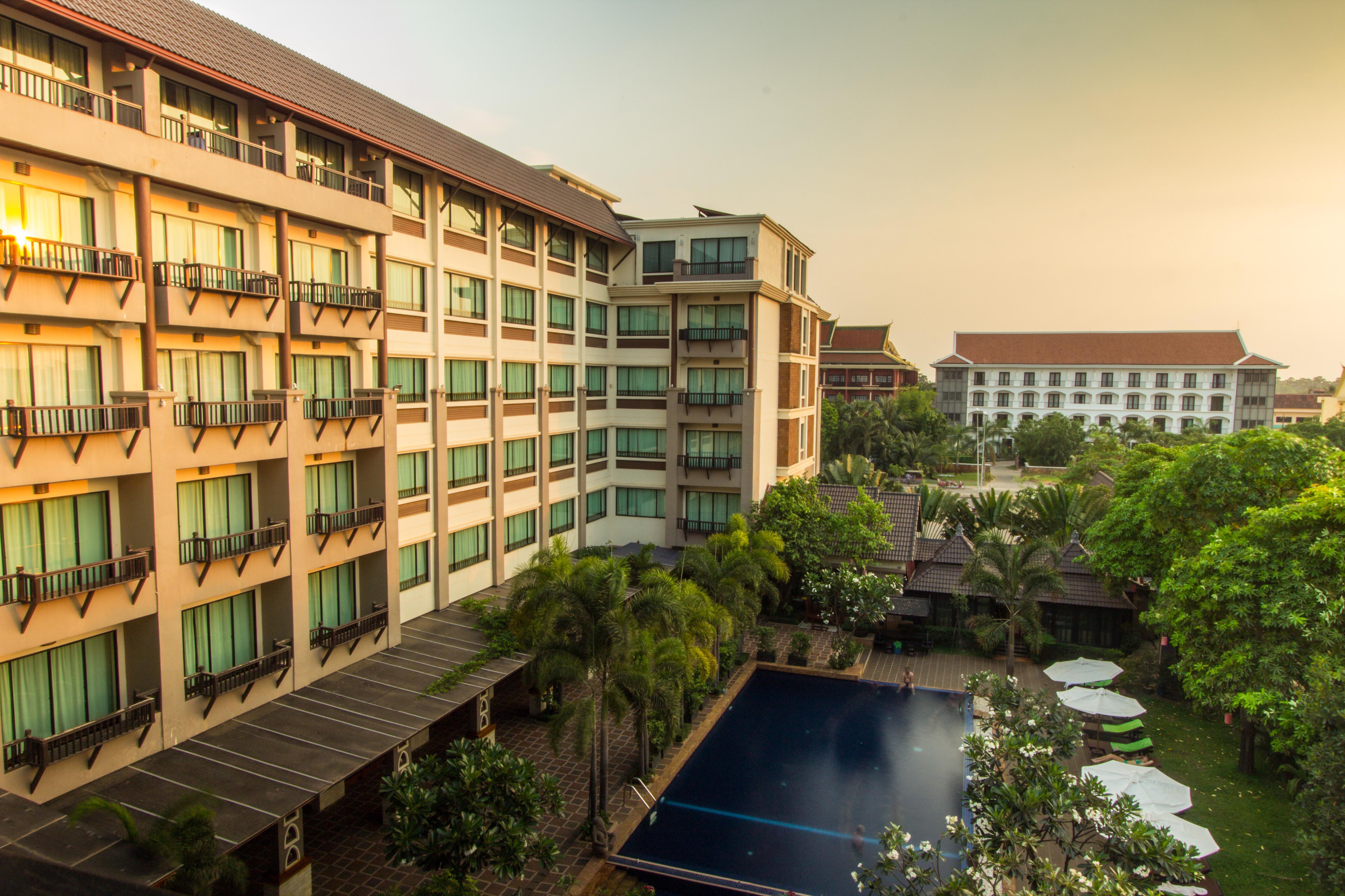 Royal Empire Premium Hotel Siem Reap Bagian luar foto
