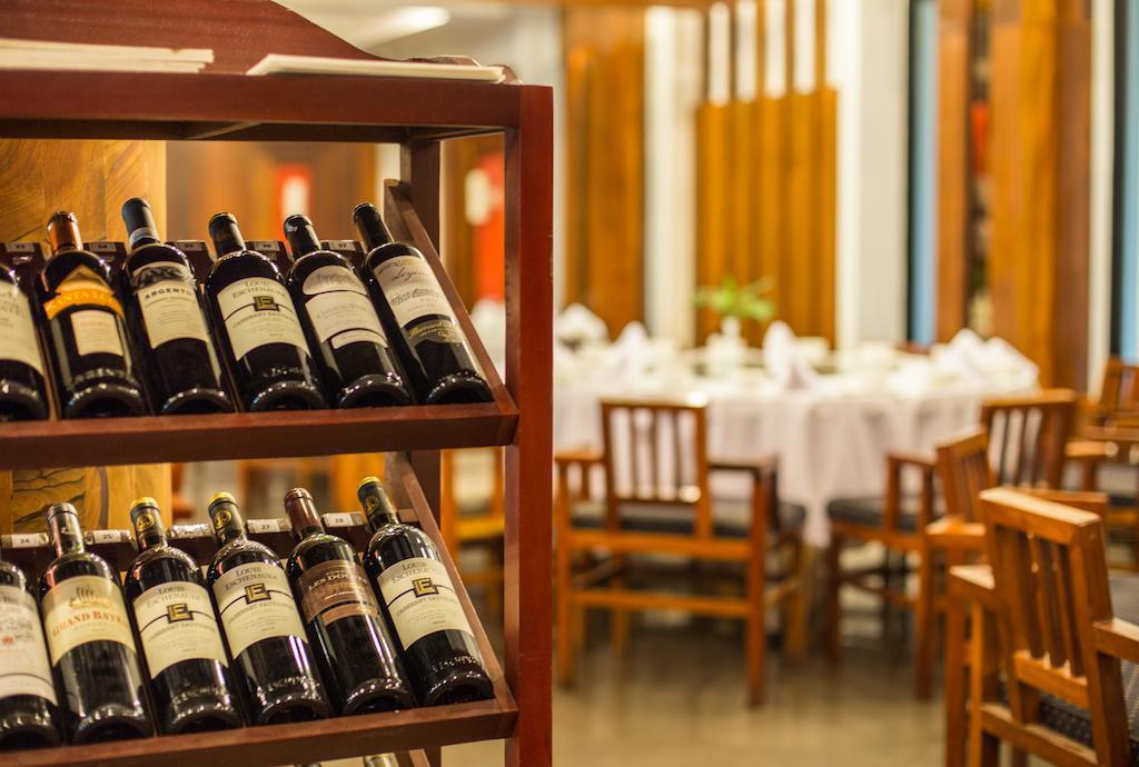 Royal Empire Premium Hotel Siem Reap Bagian luar foto