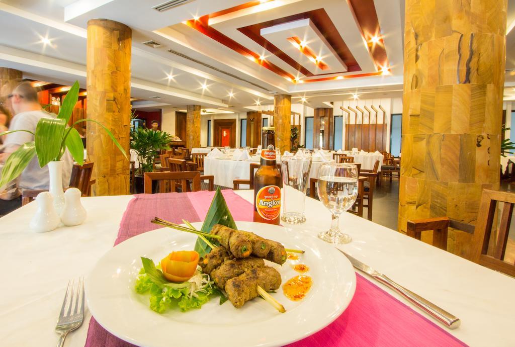 Royal Empire Premium Hotel Siem Reap Bagian luar foto