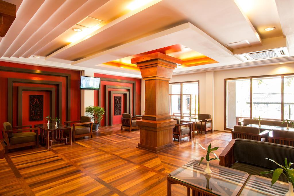 Royal Empire Premium Hotel Siem Reap Bagian luar foto