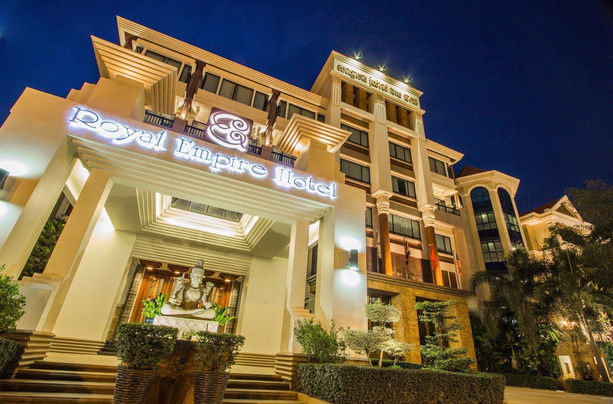 Royal Empire Premium Hotel Siem Reap Bagian luar foto